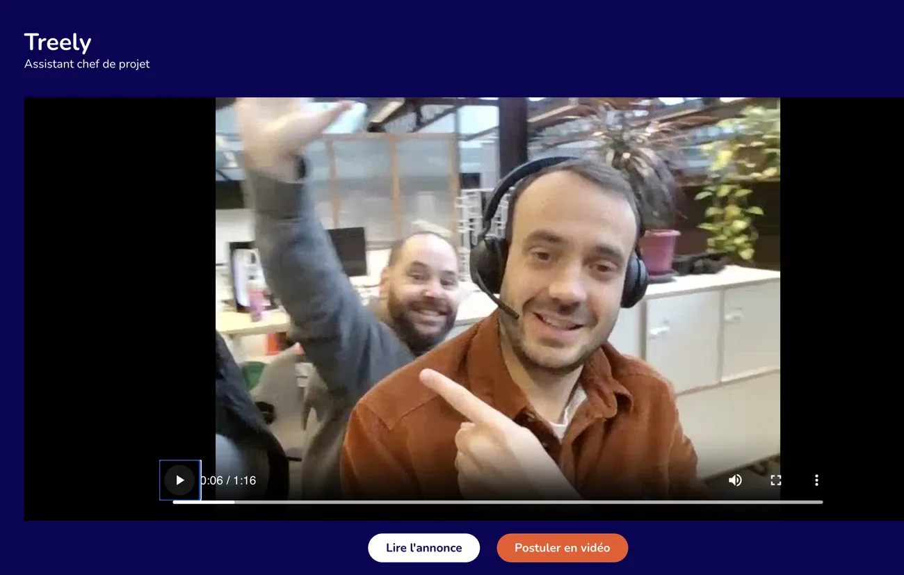 L’annonce vidéo de Treely pour un poste d’assistant chef de projet, avec les boutons « Lire l’annonce » et « Postuler en vidéo »