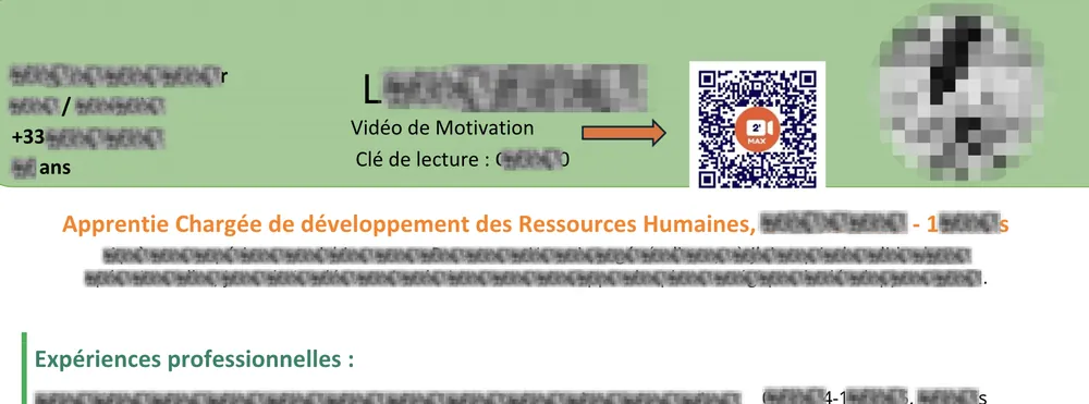 Le haut du CV de L., anonymisé&nbsp;: le QR code et le code de lecture de sa vidéo, à côté de sa photo